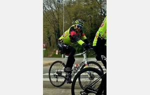 Michel a repéré le paparazzi