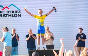 Foule en délire pour Jean-Claude lors d'un triathlon à l'Alpe d'Huez.
Bravo à toi